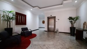 Image 17 - 887662