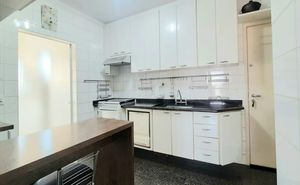 Image 11 - 887662