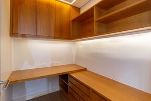 Image 8 - 887666