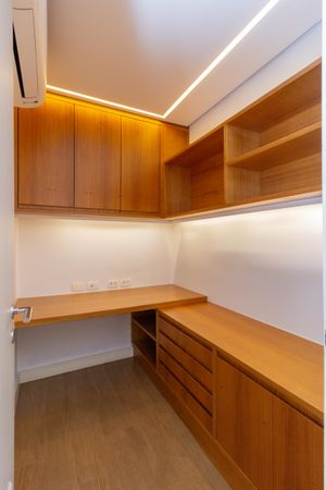 Image 9 - 887666