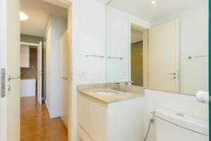 Image 15 - 887666