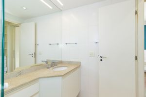 Image 31 - 887666