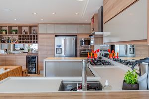 Image 13 - 887671