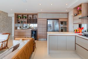 Image 11 - 887671