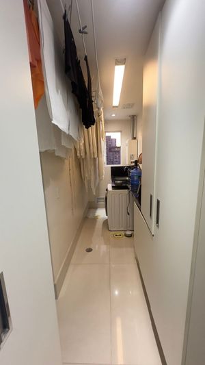 Image 17 - 887671