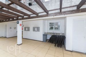 Image 18 - 887716