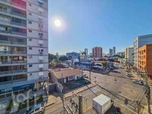 Image 17 - 887727