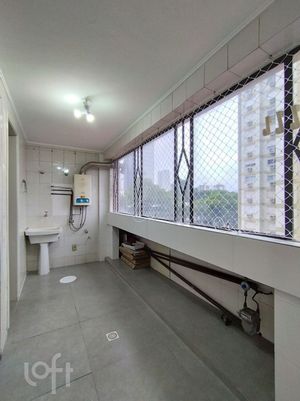 Image 11 - 887737
