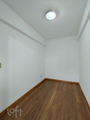 Image 21 - 887737