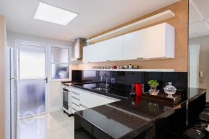 Image 9 - 887748