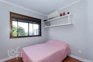 Image 30 - 887749
