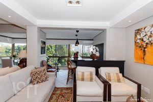 Image 18 - 887749
