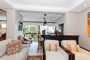Image 15 - 887749
