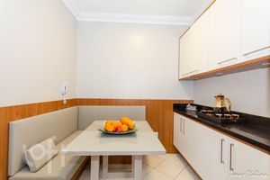 Image 21 - 887749