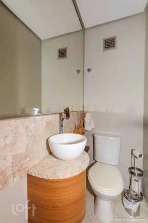 Image 19 - 887749