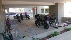 Image 17 - 887750