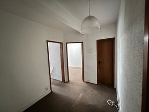 Image 1 - 887759