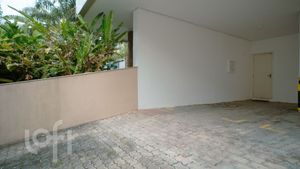 Image 44 - 887765
