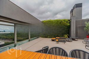 Image 22 - 887778