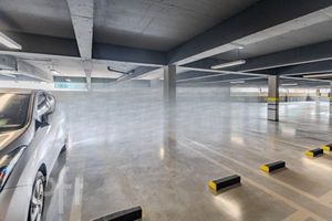 Image 17 - 887778