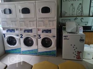 Image 4 - 887788