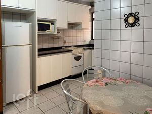 Image 19 - 887795