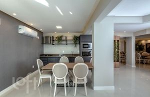 Image 21 - 887799