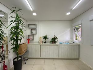 Image 6 - 887802