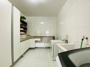 Image 16 - 887802