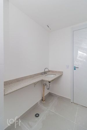 Image 31 - 887806
