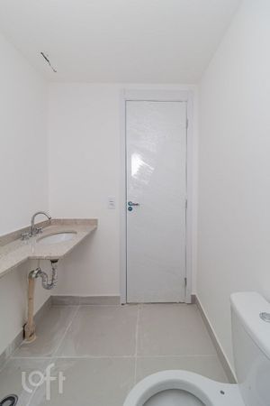Image 30 - 887806