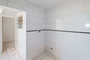 Image 18 - 887828