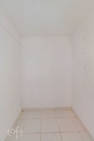Image 24 - 887828