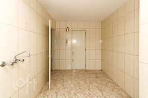 Image 15 - 887831