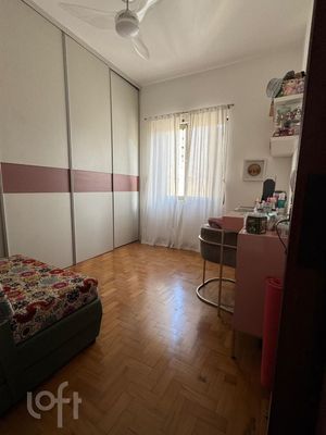 Image 17 - 887833