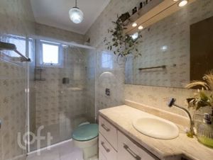 Image 12 - 887834