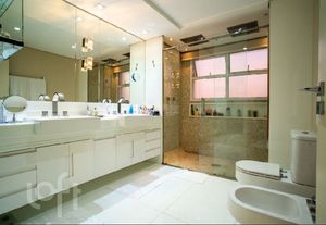 Image 22 - 887843