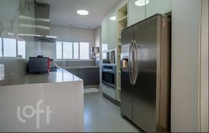Image 4 - 887843