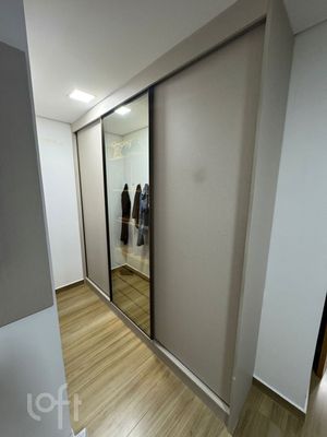 Image 13 - 887847