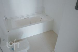 Image 14 - 887850