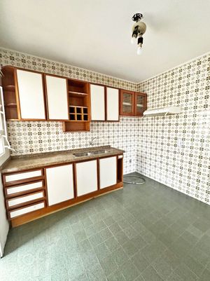 Image 18 - 887852
