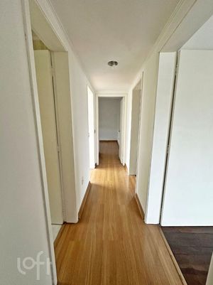 Image 17 - 887852