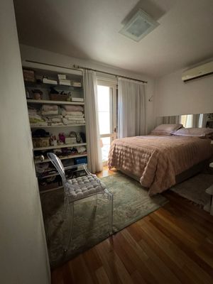 Image 4 - 887853