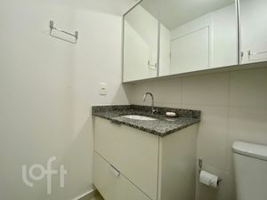 Image 10 - 887855