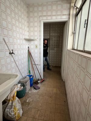 Image 5 - 887861
