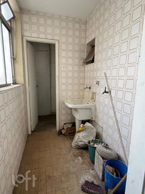Image 4 - 887861