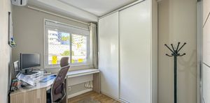 Image 8 - 887872