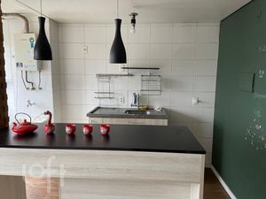 Image 1 - 887885