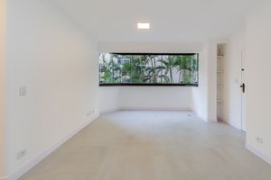 Image 1 - 887891