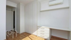 Image 18 - 887901